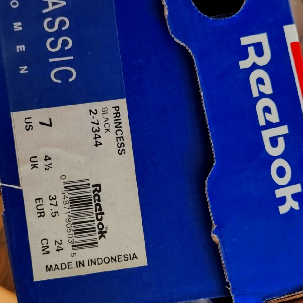 Reebok sneakers size 7